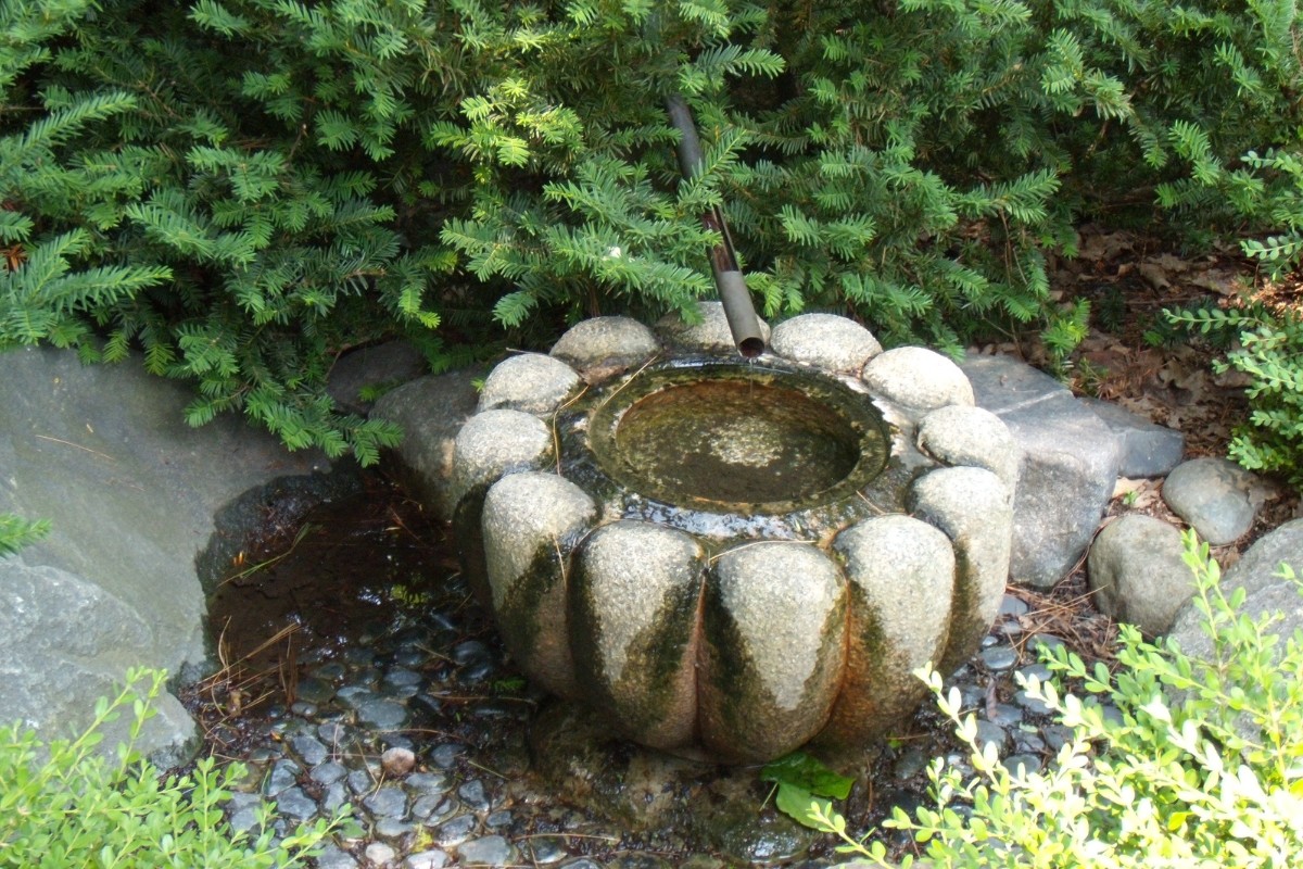 Water basin sculpture